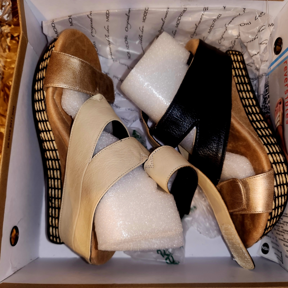 Elegant Black and Gold Women's Wedges - Picture 13 of 13